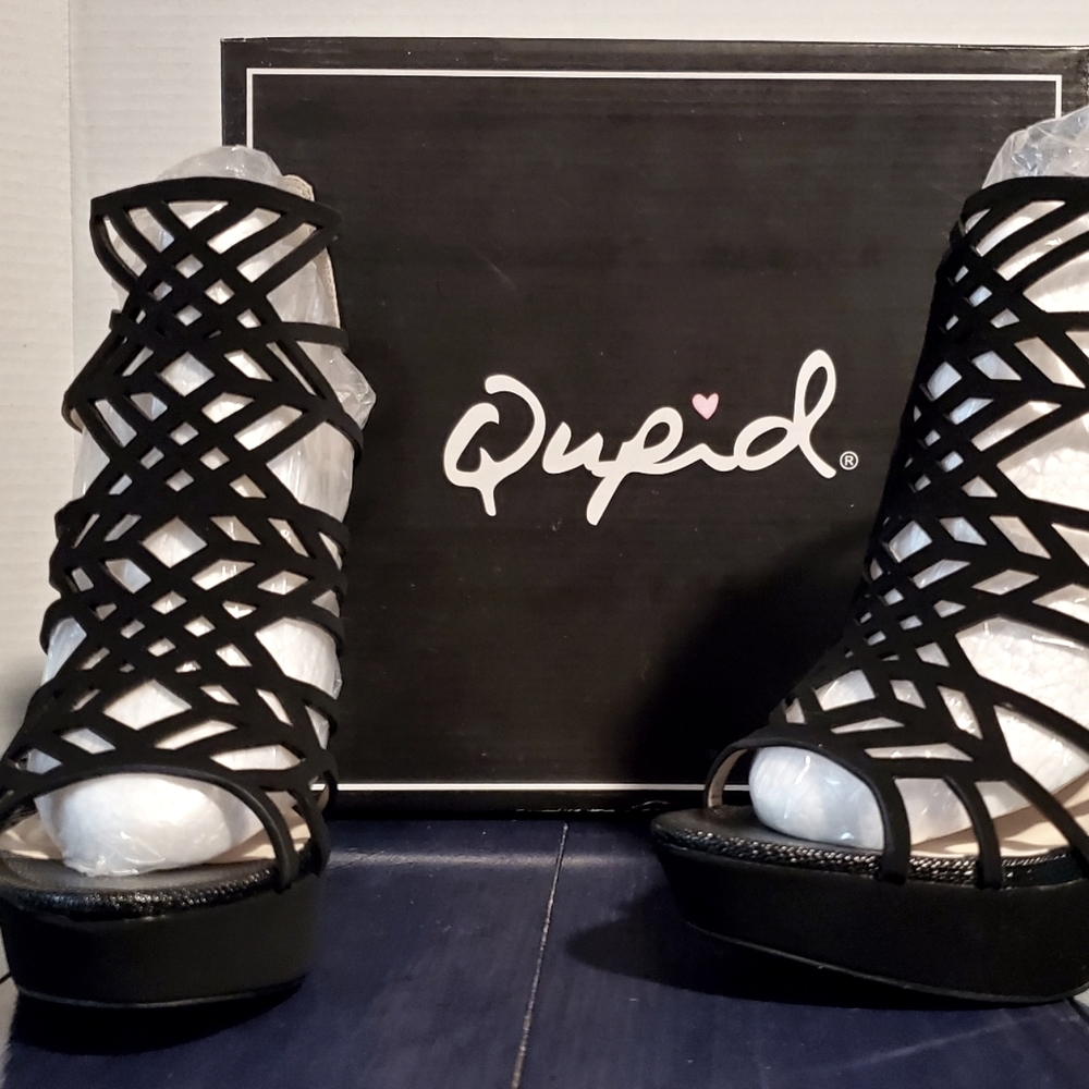 Size 7 platform stiletto Qupid heels